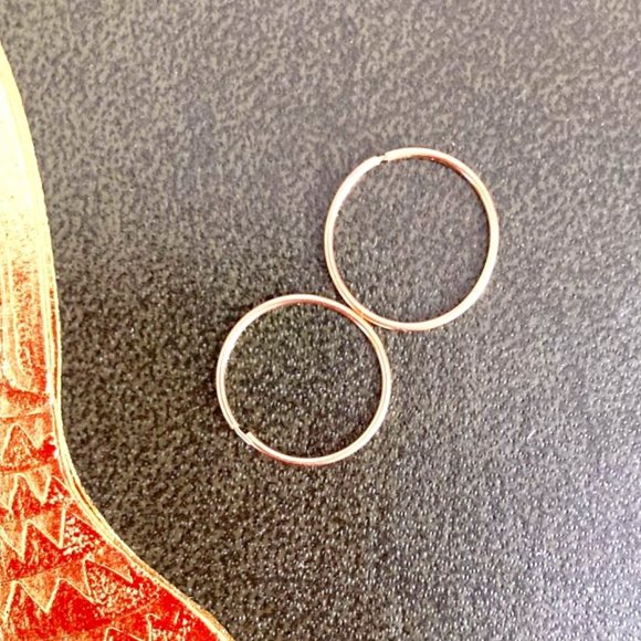 Pair of small/medium 10K gold hoop earrings - Picture 1 of 4